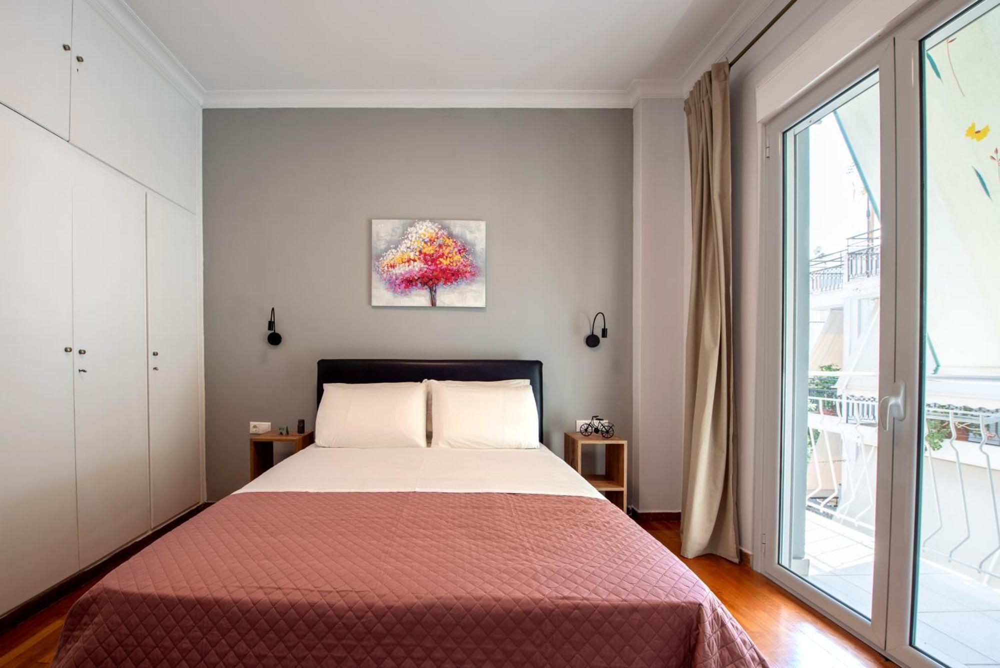 Spacious And Modern One Bedroom Appartement Athene